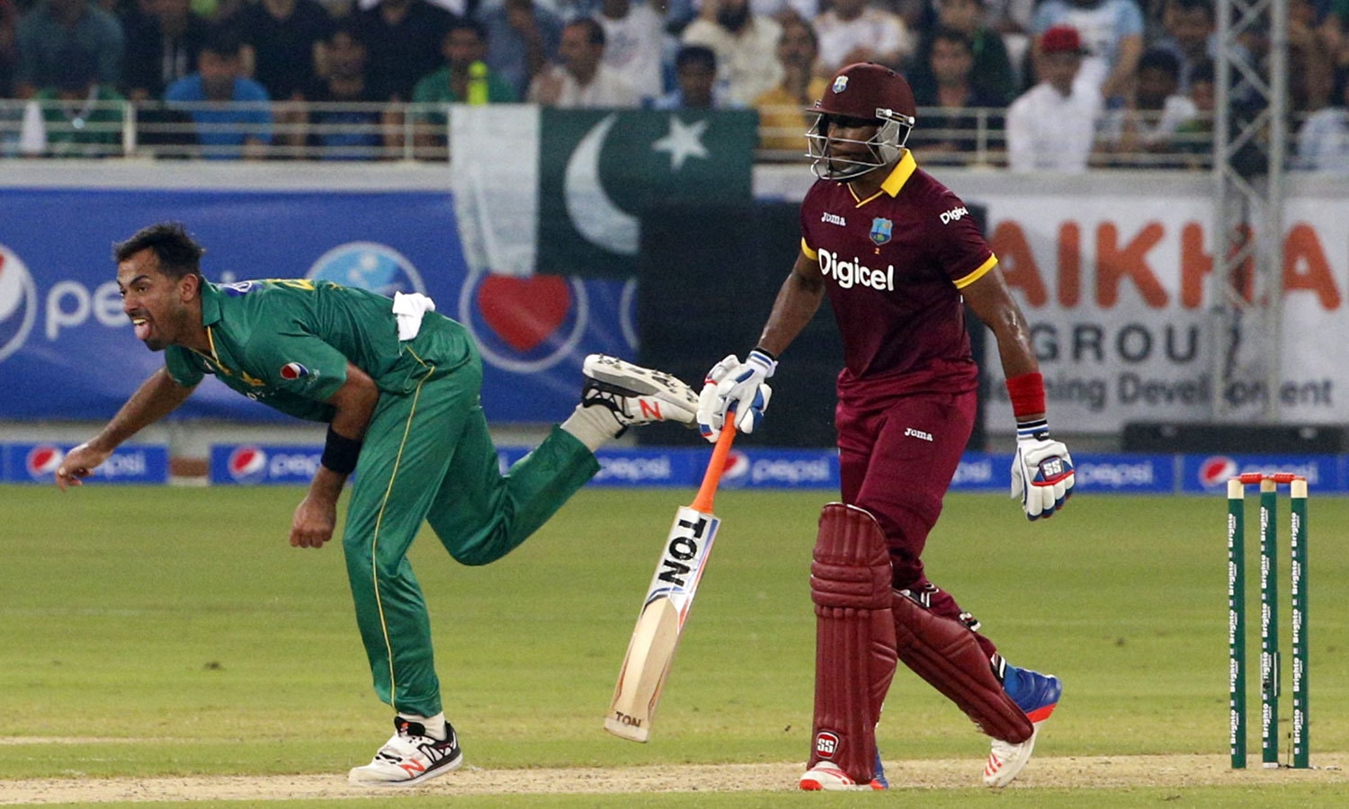 وہاب ریاض ویسٹ انڈیز کے خلاف کوئی وکٹ حاصل کرنے میں ناکام رہے&mdash;فوٹو: اے ایف پی
