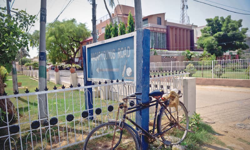 Waqar Younus Road seems nice and clean but his name is spelt wrong. / Photos by Fahim Siddiqi/White Star