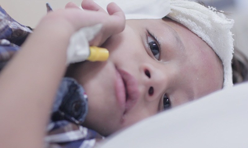 مفیض کی عمر 4 سال ہے &mdash; فوٹو: ڈان اسکرین گریب