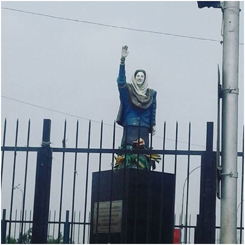 Statue of former Pakistan Prime Minister, late Benazir Bhutto, at a park in Boat Basin. Her home (Bilawal House) too is in the same area.