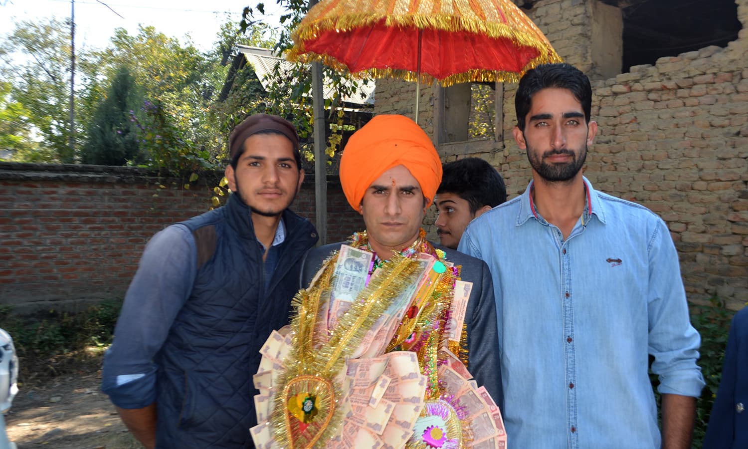 Irfan and Manan pose for a photo with Aashu. ─ Photo by Vikar Syed