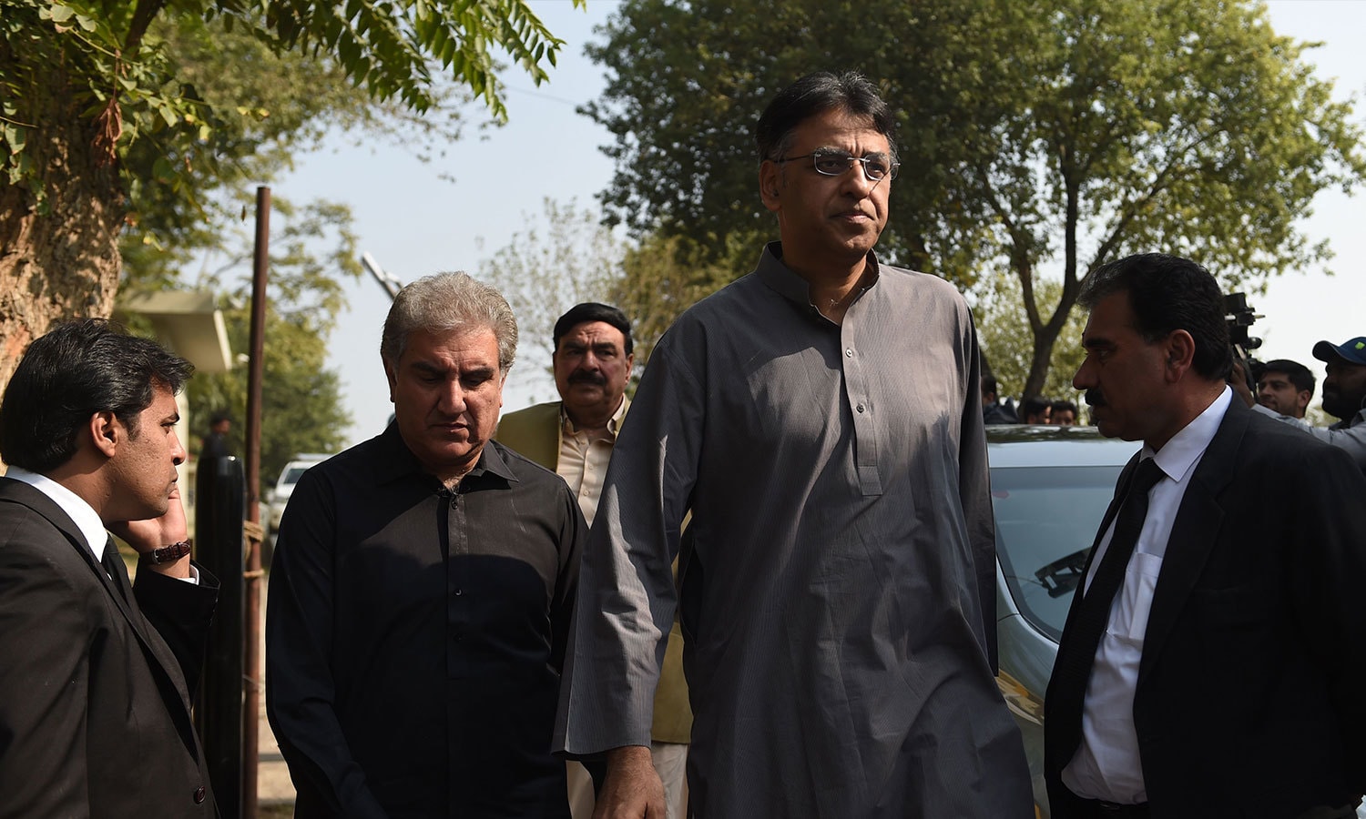 پانامہ کیس کی سماعت میں اہم حکومتی اور اپوزیشن رہنماؤں نے سپریم کورٹ کی کارروائی میں شرکت کی &mdash;فوٹو  : اے ایف پی