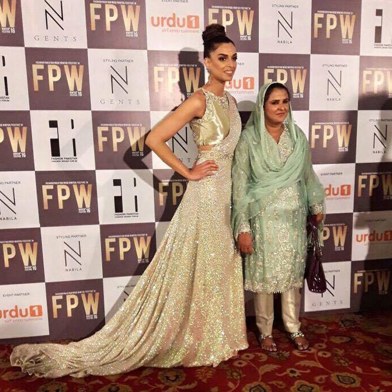 Sahrish Khan and Mukhtaran Mai pose for the cameras at the FPW 2016. Photo: Sahrish Khan.