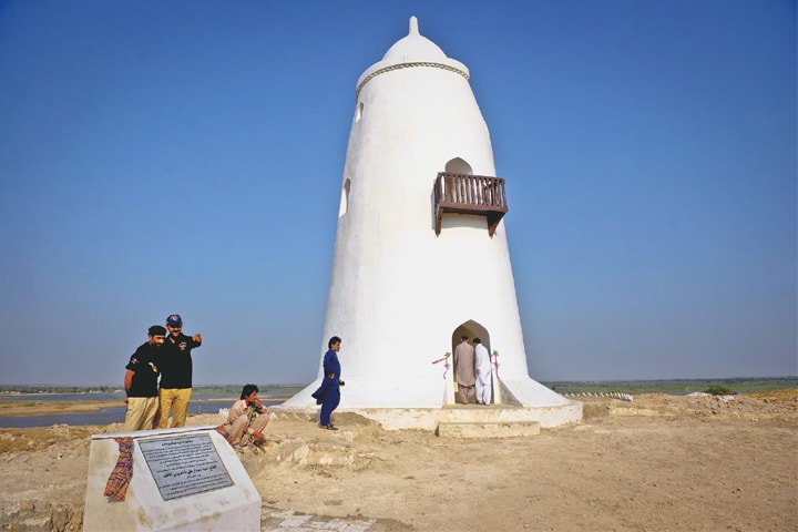 The Pir Patho tower after its renovation -Photos by Fahim Siddiqi / White Star