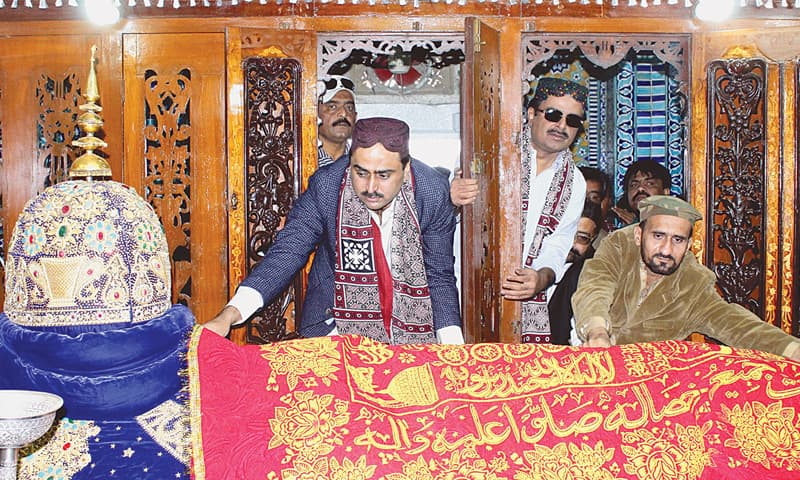 LG Minister Jam Khan Shoro, Culture Minister Syed Sardar Ali Shah and CM&rsquo;s Special Assistant on Auqaf Ghulam Shah Jilani lay a wreath on Shah Abdul Latif Bhitai&rsquo;s grave on Tuesday to officially inaugurate the urs.&mdash;Dawn