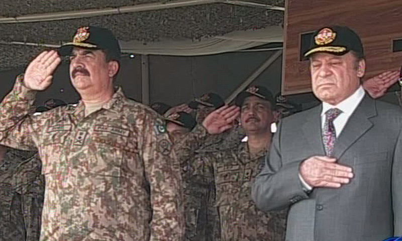 PM Nawaz Sharif, COAS Gen Raheel Sharif inspect military exercises. ─ DawnNews