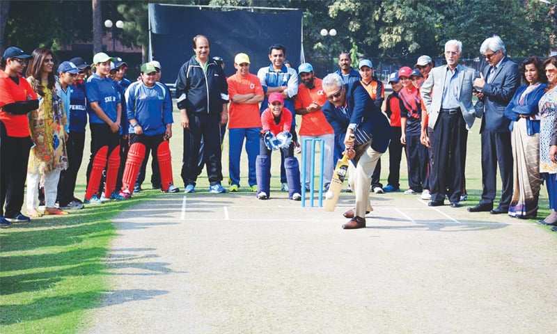 LAHORE: Former ICC president Zaheer Abbas plays a shot to inaugurate the first Women&rsquo;s Cricket Academy at Kinnaird College here on Wednesday.&mdash;Online