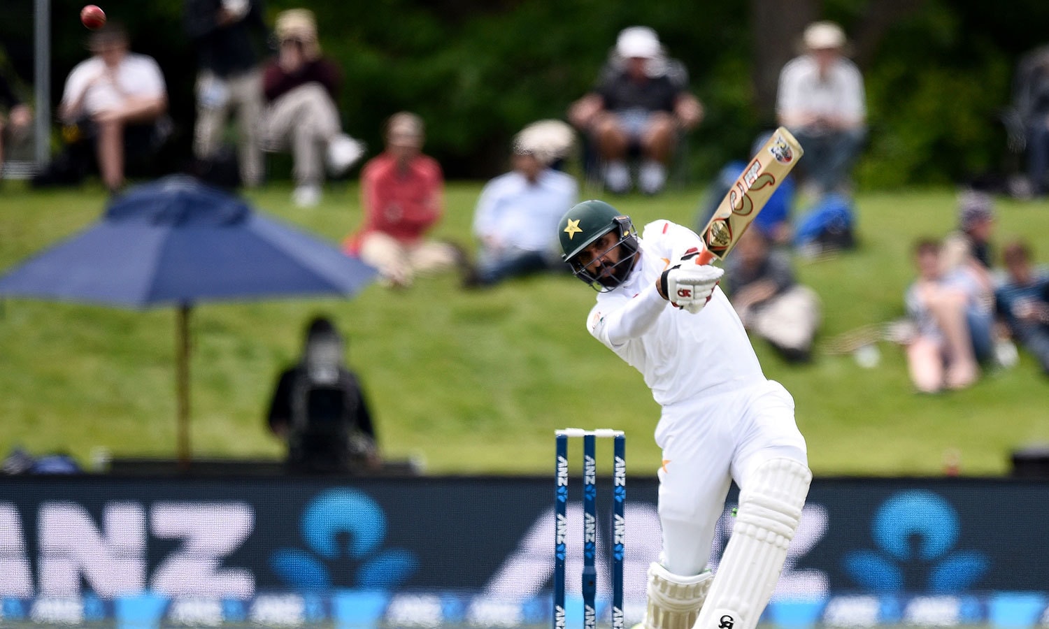 قومی ٹیم کے کپتان دونوں اننگز میں کوئی خاطر خواہ کھیل پیش کرنے میں ناکام رہے اور سسر کے انتقال کے سبب میچ ختم ہونے سے قبل ہی وطن واپس لوٹ گئے ہیں، وہ دوسرا ٹیسٹ میچ نہیں کھیل سکیں گے۔ فوٹو اے ایف پی قومی ٹیم کے کپتان دونوں اننگز میں کوئی خاطر خواہ کھیل پیش کرنے میں ناکام رہے اور سسر کے انتقال کے سبب میچ ختم ہونے سے قبل ہی وطن واپس لوٹ گئے ہیں، وہ دوسرا ٹیسٹ میچ نہیں کھیل سکیں گے۔ فوٹو اے ایف پی