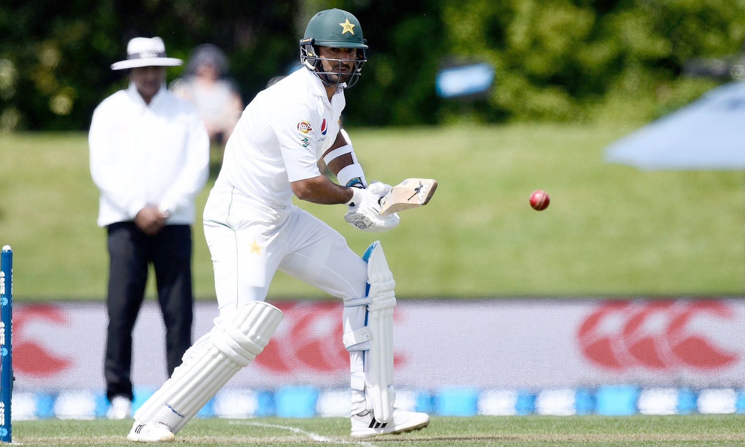 دوسری اننگز میں پاکستان کے سب سے کامیاب بلے باز سہیل خان رہے جنہوں نے 40 رنز بنائے۔ فوٹو اے ایف پی دوسری اننگز میں پاکستان کے سب سے کامیاب بلے باز سہیل خان رہے جنہوں نے 40 رنز بنائے۔ فوٹو اے ایف پی