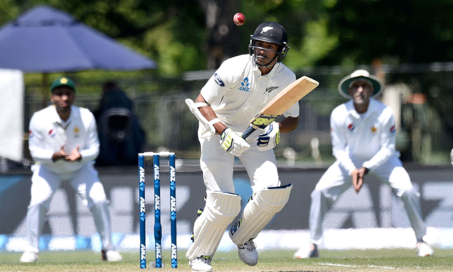 پہلا میچ کھیلنے والے جیت راول نے متاثر کن کھیل پیش کیا، انہوں نے 55 اور ناقابل شکست 36 رنز کی اننگز کی بدولت اپے ڈیبیو میچ کو یادگار بنایا۔ فوٹو اے ایف پی پہلا میچ کھیلنے والے جیت راول نے متاثر کن کھیل پیش کیا، انہوں نے 55 اور ناقابل شکست 36 رنز کی اننگز کی بدولت اپے ڈیبیو میچ کو یادگار بنایا۔ فوٹو اے ایف پی