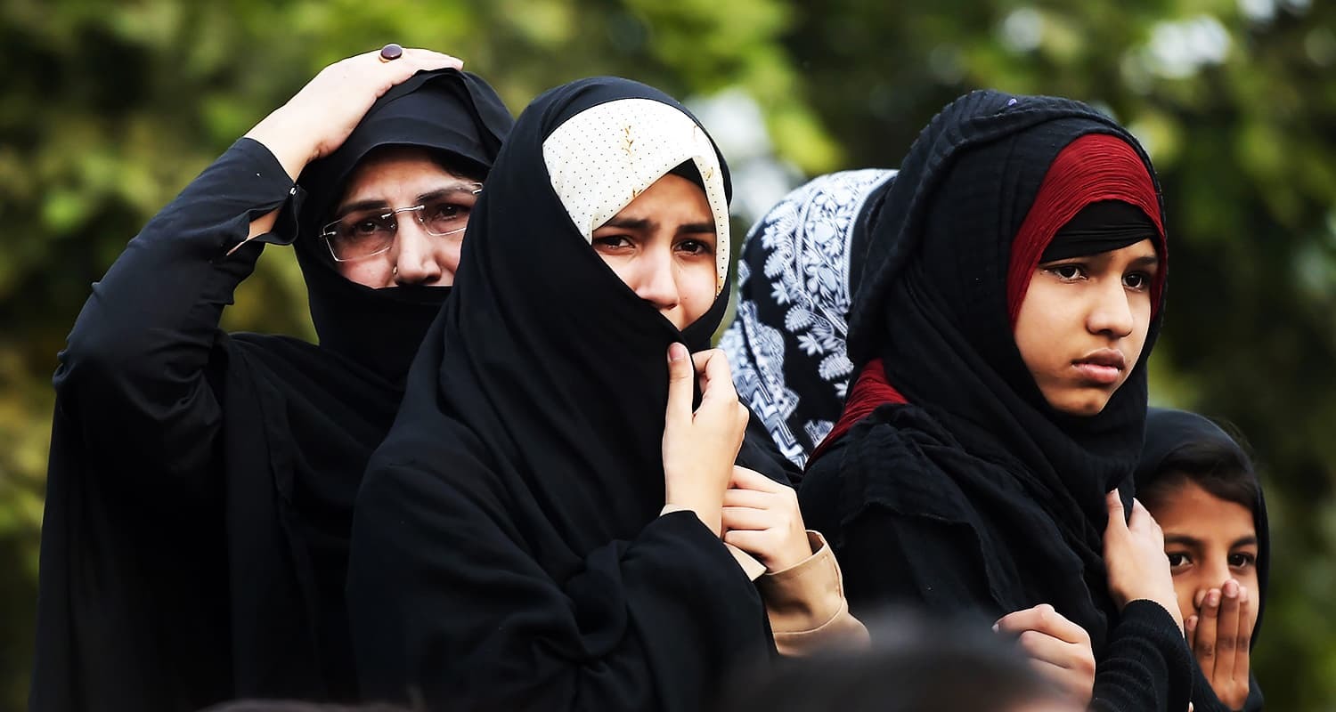 پاکستان میں جلوس کے راستوں پر سیکیورٹی کے سخت اقدامات کئے گئے&mdash;فوٹو: اے ایف پی