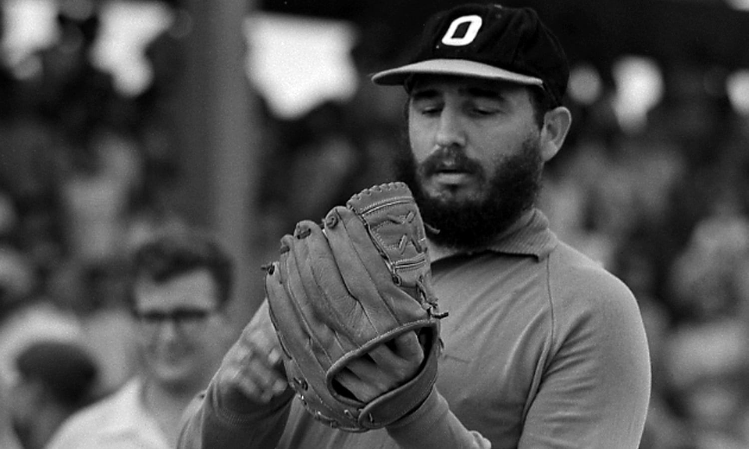 فیڈل کاسترو صرف ایک حکمران ہی نہیں بلکہ بہترین کھلاڑی بھی تھے، انہیں بیس بال کھیلنے کا بےحد شوق تھا &mdash; فوٹو/ رائٹرز