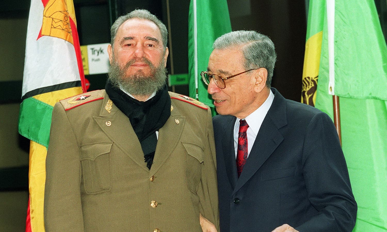 کیوبا کے انقلابی رہنما اقوام متحدہ کے سیکرٹری جنرل کے ساتھ موجود &mdash; فوٹو/ اے ایف پی