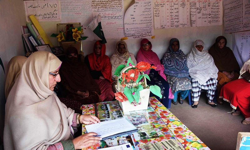 Kashmiri social worker Nusrat Yousuf (L) listens to the social issues of women at her office in the women's market—AFP