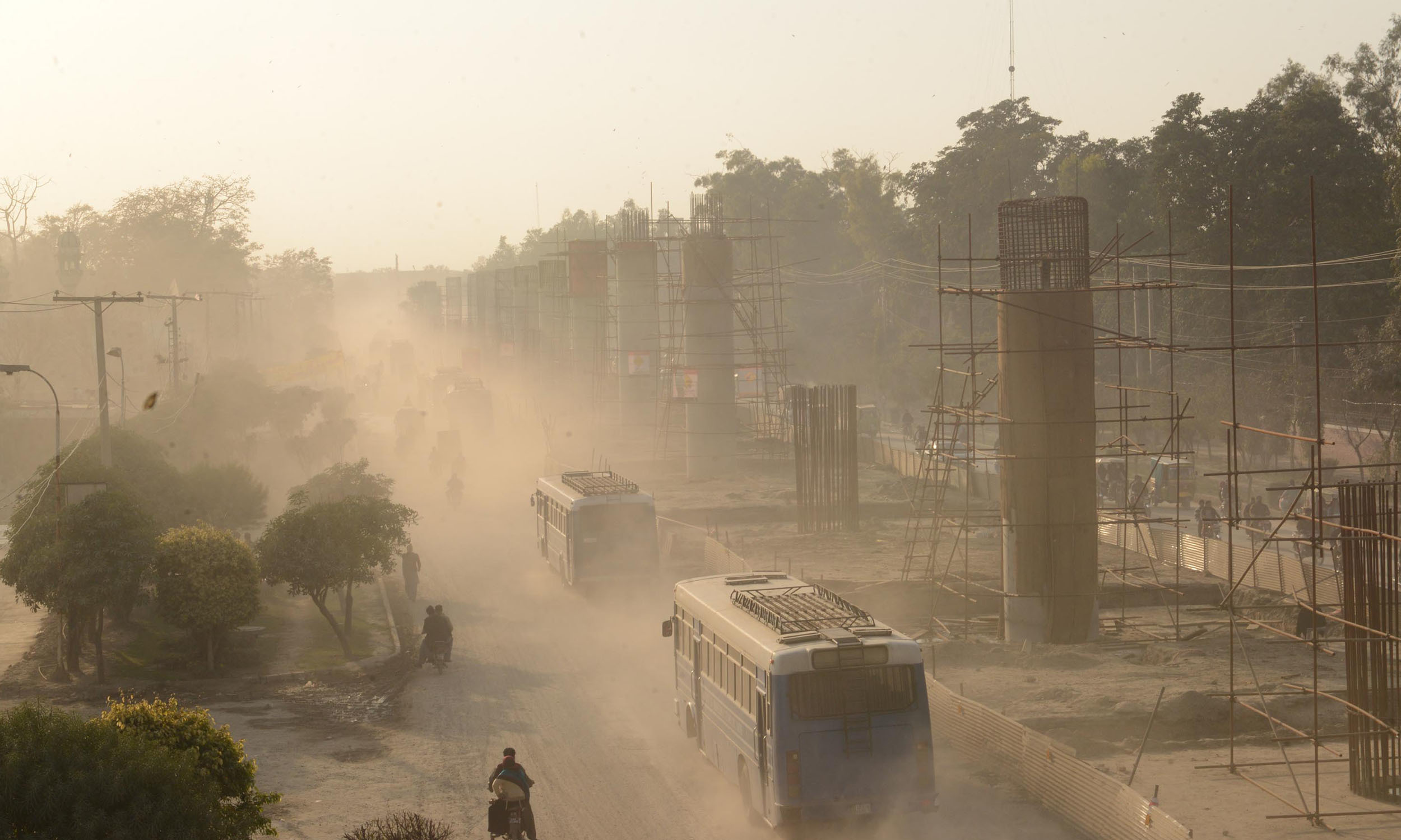 An overhead bridge being constructed for the Orange Line project in Lahore | Azhar Jafferi, White Star