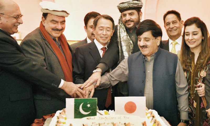 AML chief Sheikh Rashid Ahmed, Japanese ambassador Takashi Kurai, Parliamentary Affairs Minister Sheikh Aftab Ahmed and others cut a cake during the reception in Islamabad.