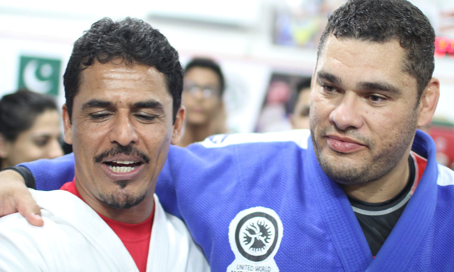 مارکوس 'سانتاکروز'اولیویرا اور جمیل چانڈیو نے تربیتی سیشن میں ایتھلیٹس کو گر بتائے