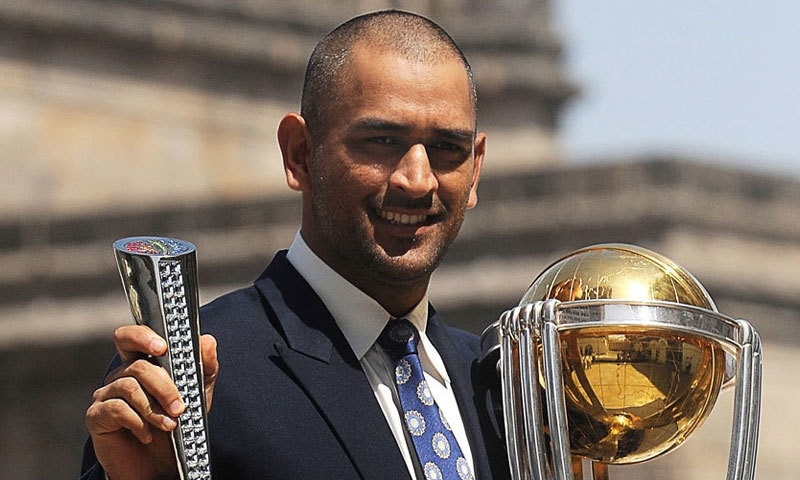 دھونی کی قیادت میں انڈیا نے 2007 میں ورلڈ ٹی ٹوئنٹی اور 2011 میں ورلڈ کپ جیتا&mdash;فائل/فوٹو: اے ایف پی