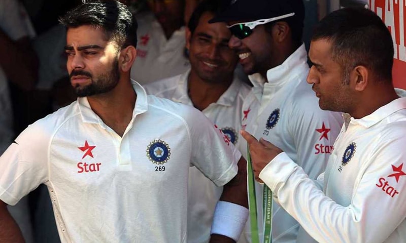 ویرات کوہلی 2008 میں اپنے ڈیبیو کے بعد سے دھونی کی کپتانی میں ہر قسم کی کرکٹ کھیل چکے ہیں&mdash;۔فائل فوٹو/ اے ایف پی