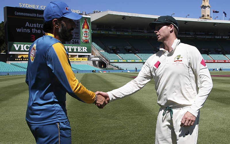 Australia's captain Steven Smith, center, shakes hands with his counterpart Misbah-ul-Haq.— AP