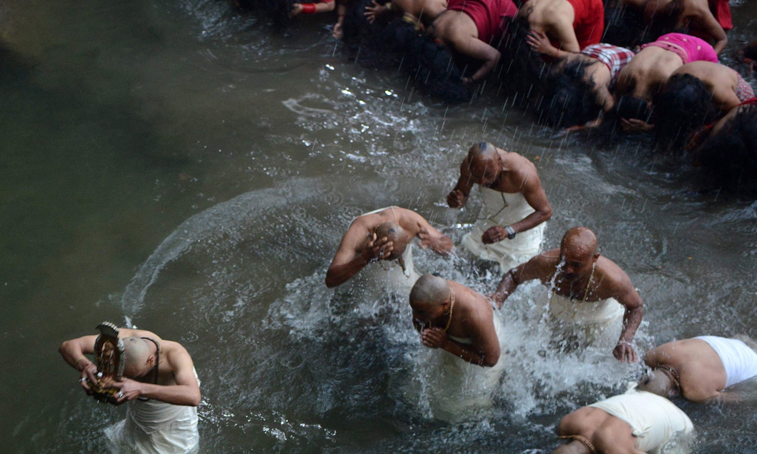 مادھو نارائن کا تہوار ایک مہینے جاری رہتا ہے&mdash;فوٹو: اے ایف پی