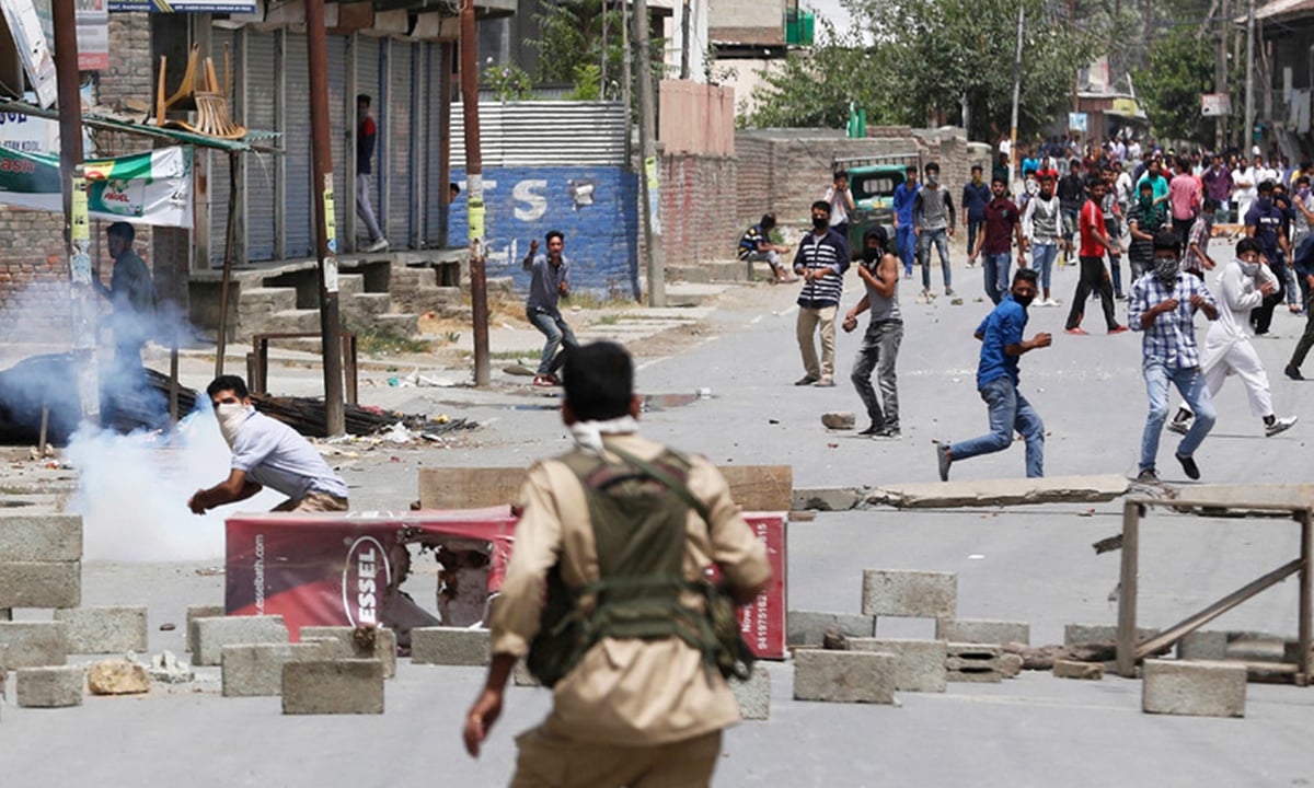 Kashmiri protestors clash with Indian police in Srinagar in July, 2016 | AP