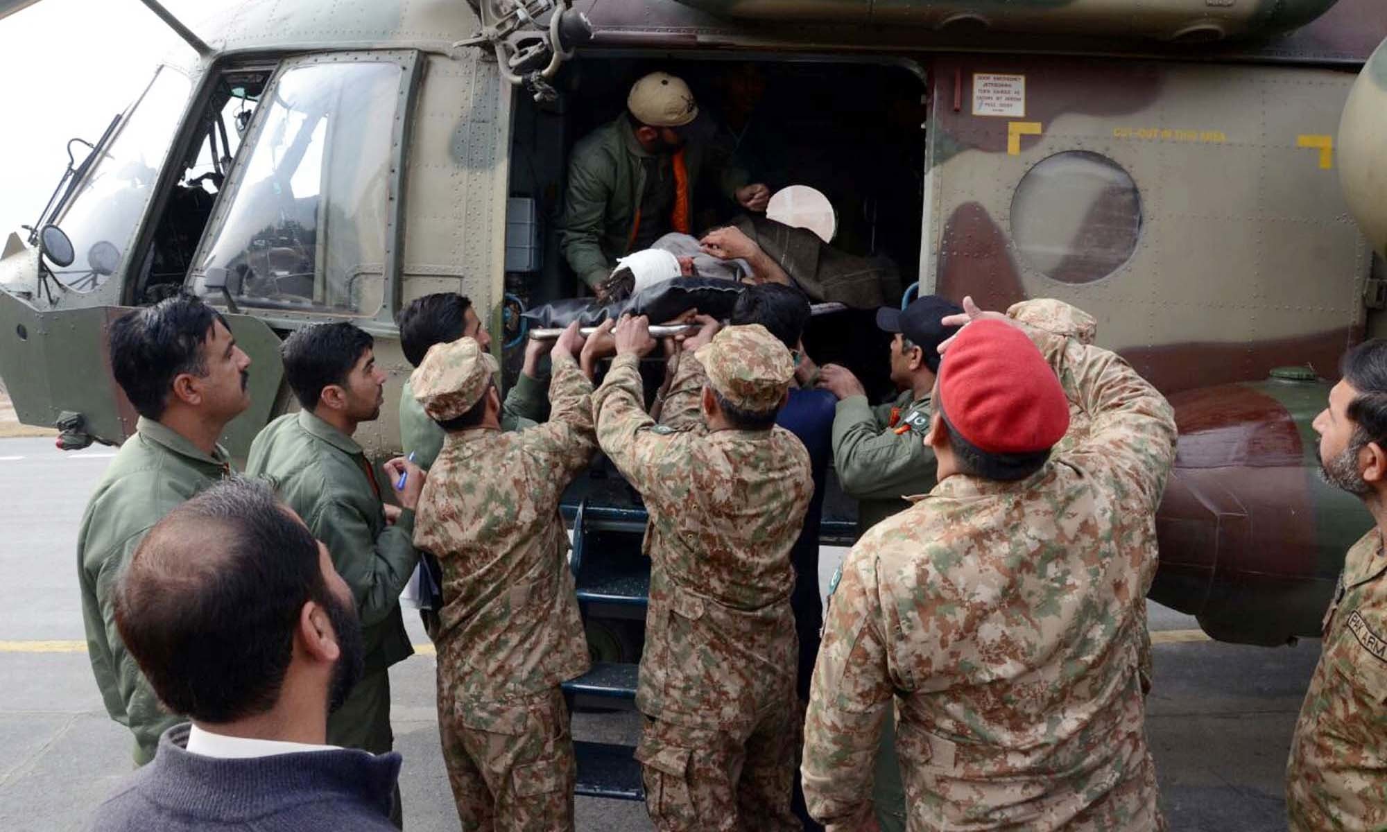 Army soldiers evacuate injured of Parachinar blast. —PPI