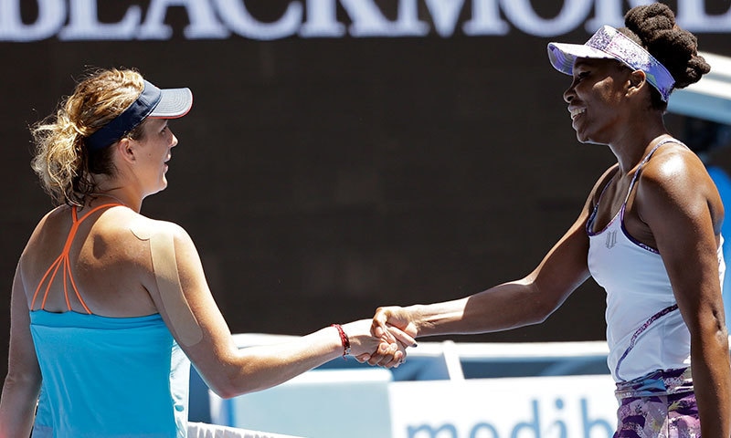 وینس ولیمز آسٹریلین اوپن 2017 کے کوارٹر فائنل میں فتح کے بعد حریف انستاسیہ پولوچنکووا سے ہاتھ ملا رہی ہیں— فوٹو: اے پی وینس ولیمز آسٹریلین اوپن 2017 کے کوارٹر فائنل میں فتح کے بعد حریف انستاسیہ پولوچنکووا سے ہاتھ ملا رہی ہیں— فوٹو: اے پی