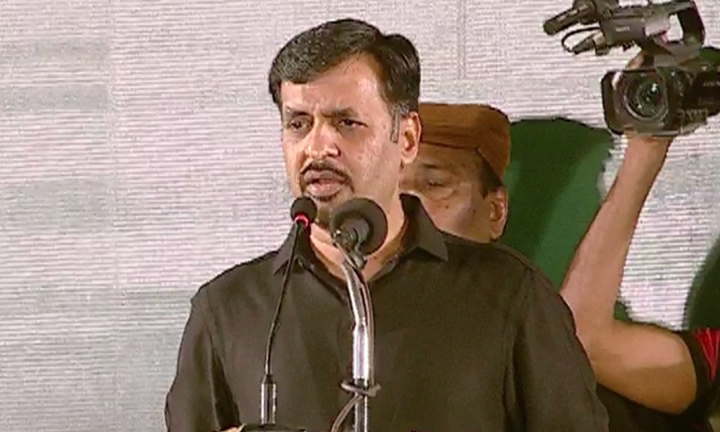 مصطفیٰ کمال نے کراچی کی صفائی کے لیے حکومت کو 30 دن کی ڈیڈلائن دے دی &mdash; فوٹو / ڈان نیوز