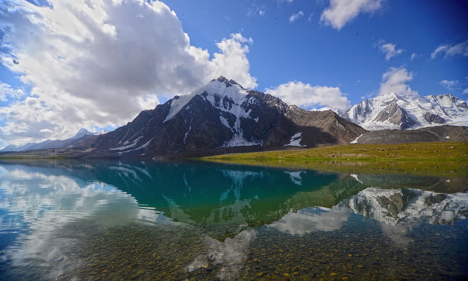 The true beauty of Karomber lake.