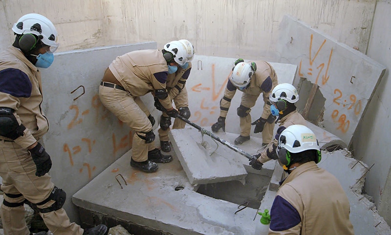 This image released by Netflix shows a scene from the documentary "White Helmets." ─Netflix via AP This image released by Netflix shows a scene from the documentary "White Helmets." ─Netflix via AP