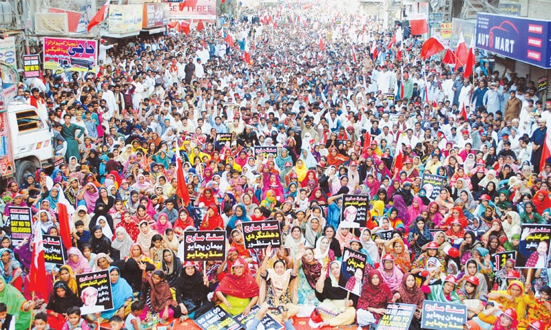 PARTICIPANTS in SUP’s march against corruption, religious extremism and terrorism listen to their leaders’ speeches at Hyder Chowk in Hyderabad on Sunday.—Dawn PARTICIPANTS in SUP’s march against corruption, religious extremism and terrorism listen to their leaders’ speeches at Hyder Chowk in Hyderabad on Sunday.—Dawn