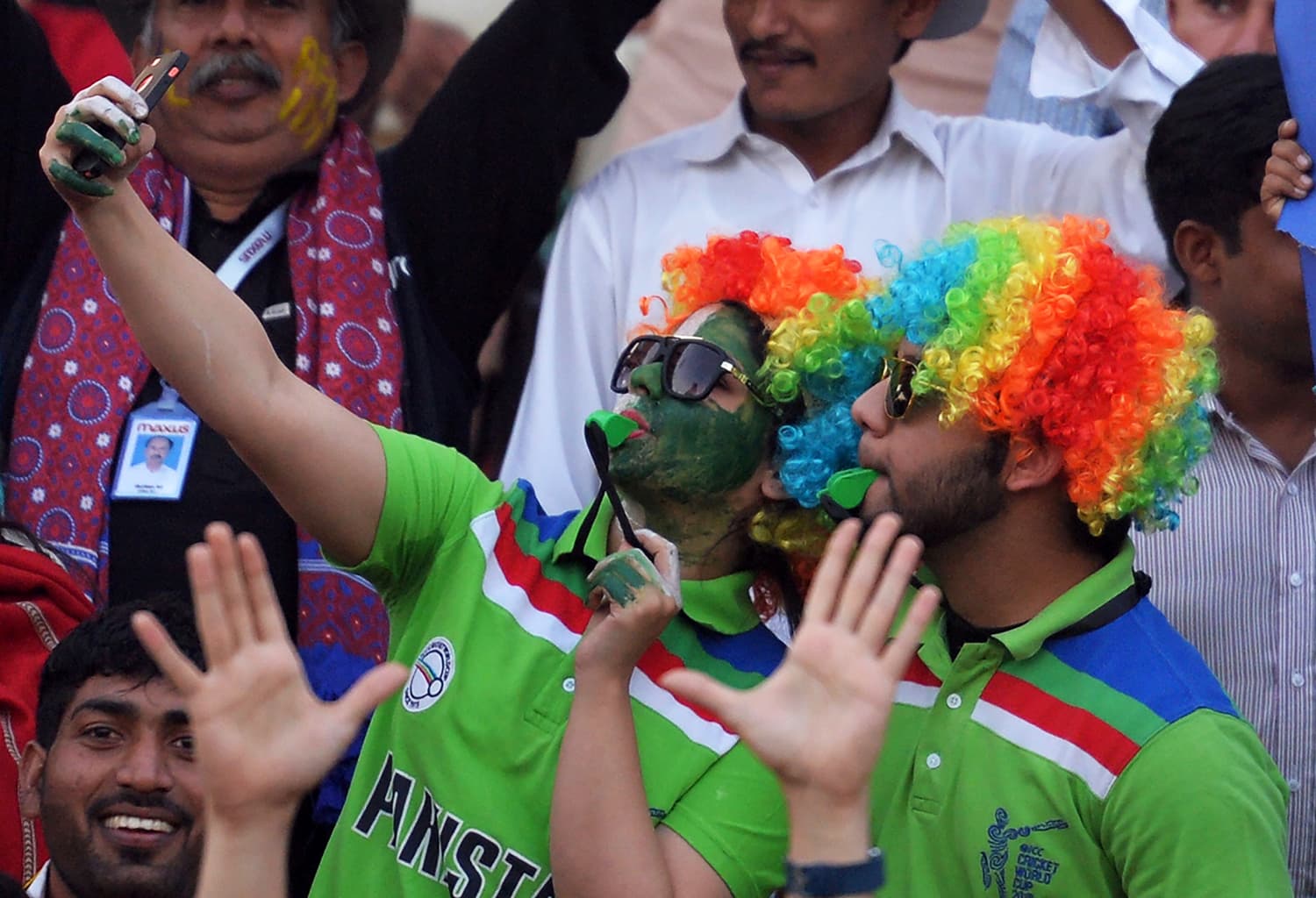 Spectators take a 'selfie' prior to the start of the final. ─ AFP