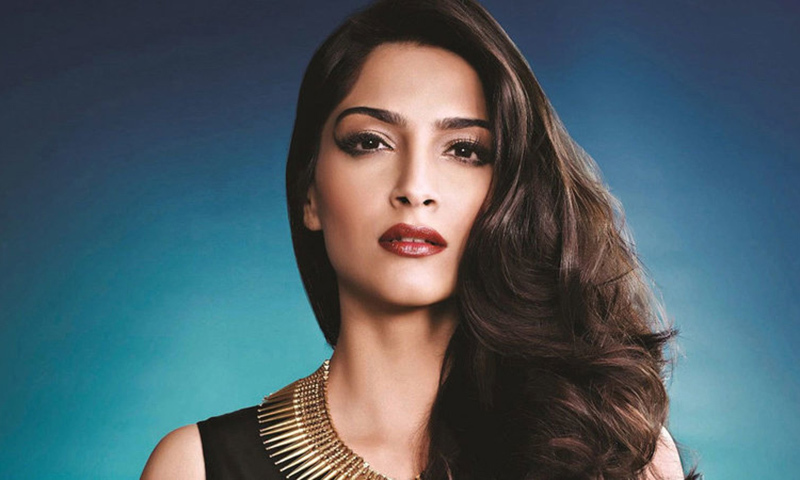 بولی وڈ اداکارہ سونم کپور &mdash; فوٹو/ فائل