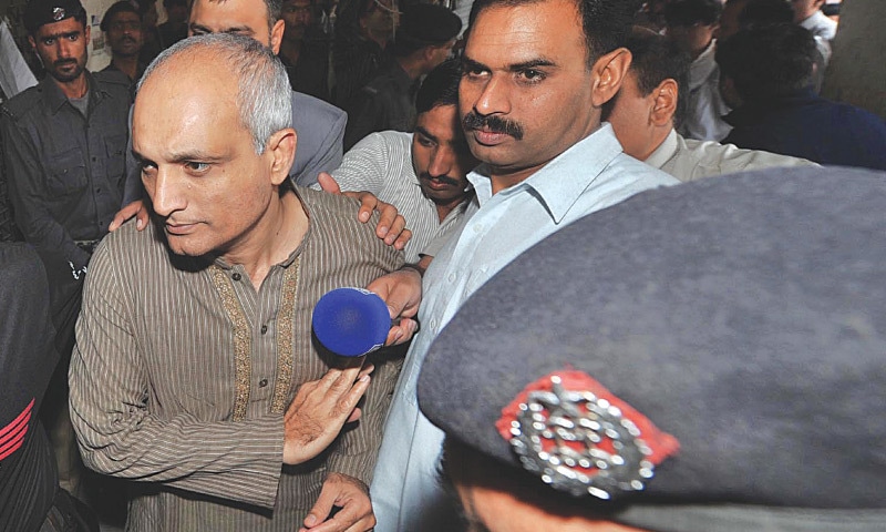 Javed Khanani being escorted away after a court date. He fell off an eight-storey building on Dec 4, 2016 and died | White Star file photos