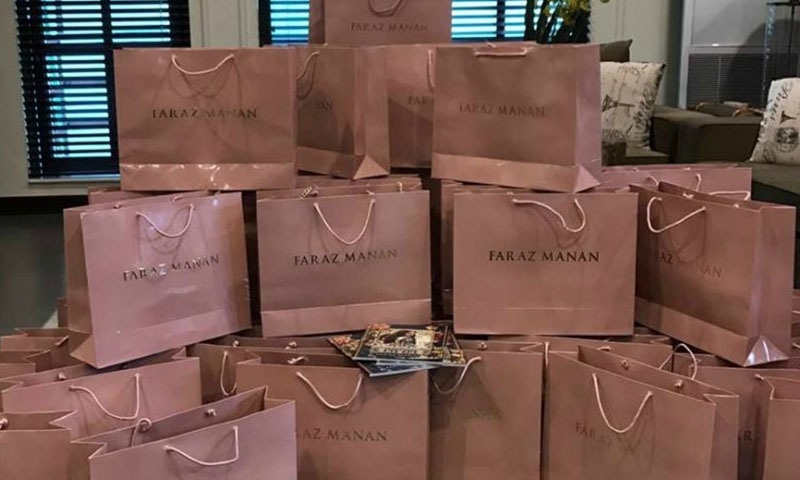 خواتین کے مطابق وہ ملبوسات کے ڈیزائن پر زیادہ توجہ دیتی ہیں