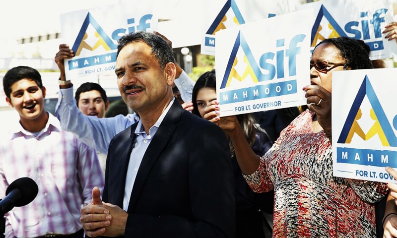 Dr. Asif Mahmood announces he is joining the 2018 race for California's lieutenant governor in front of the downtown federal building that houses a US Immigration and Customs Enforcement field office.&mdash;AP