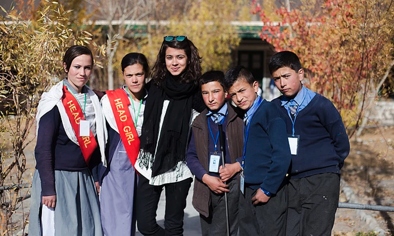 ماروی سومرو اپنی پوری زندگی ان بچوں کی تعلیم اور ان کے مستقبل کے لیے وقف کرنے کا ارادہ رکھتی ہیں &mdash; فوٹو بشکریہ آئی ای آئی پاکستان