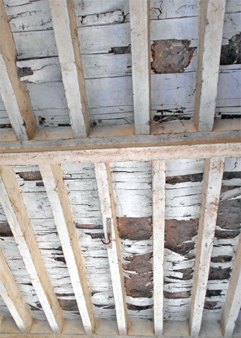 The faded ceiling of the Neelah police rest house.
