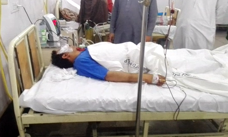 فیصل صالح حیات کی حالت خطرے سے باہر بتائی گئی&mdash;فوٹو: ڈان نیوز