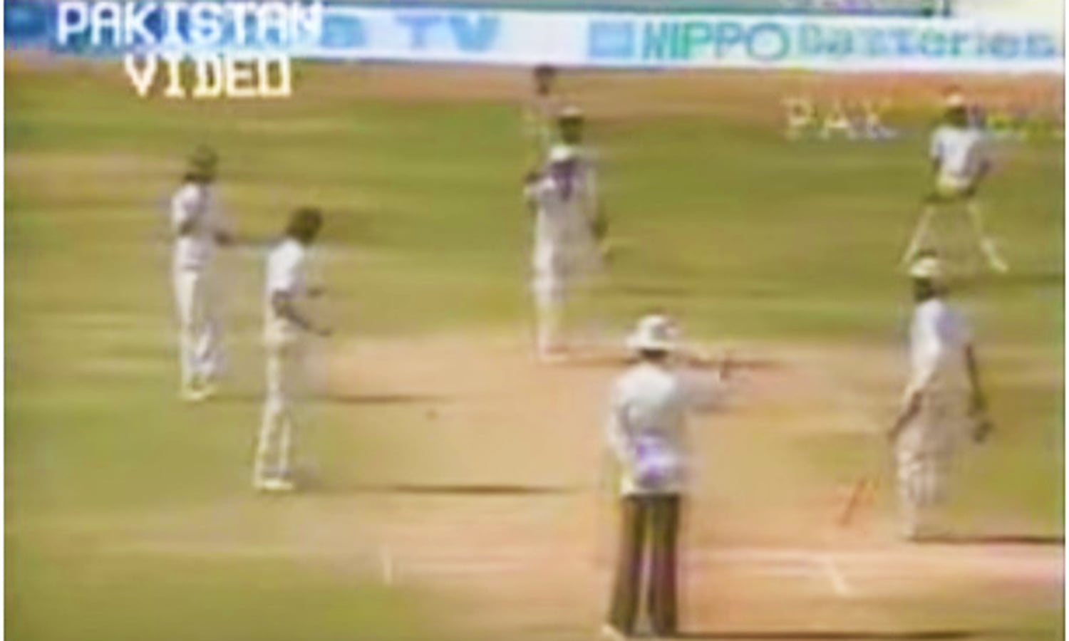 A comedy of errors: The umpire gives Qasim out LBW (the bowler Kapil Dev did not appeal). On Qasim’s animated protests, the umpire quickly changed the decision. Photo: Video Grab.