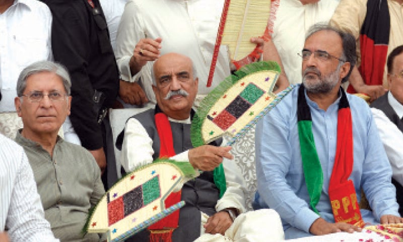 Opposition leader in National Assembly Khursheed Shah and Aitzaz Ahsan hold hand fans during a sit-in at Nasser Bagh against loadshedding. &mdash; White Star
