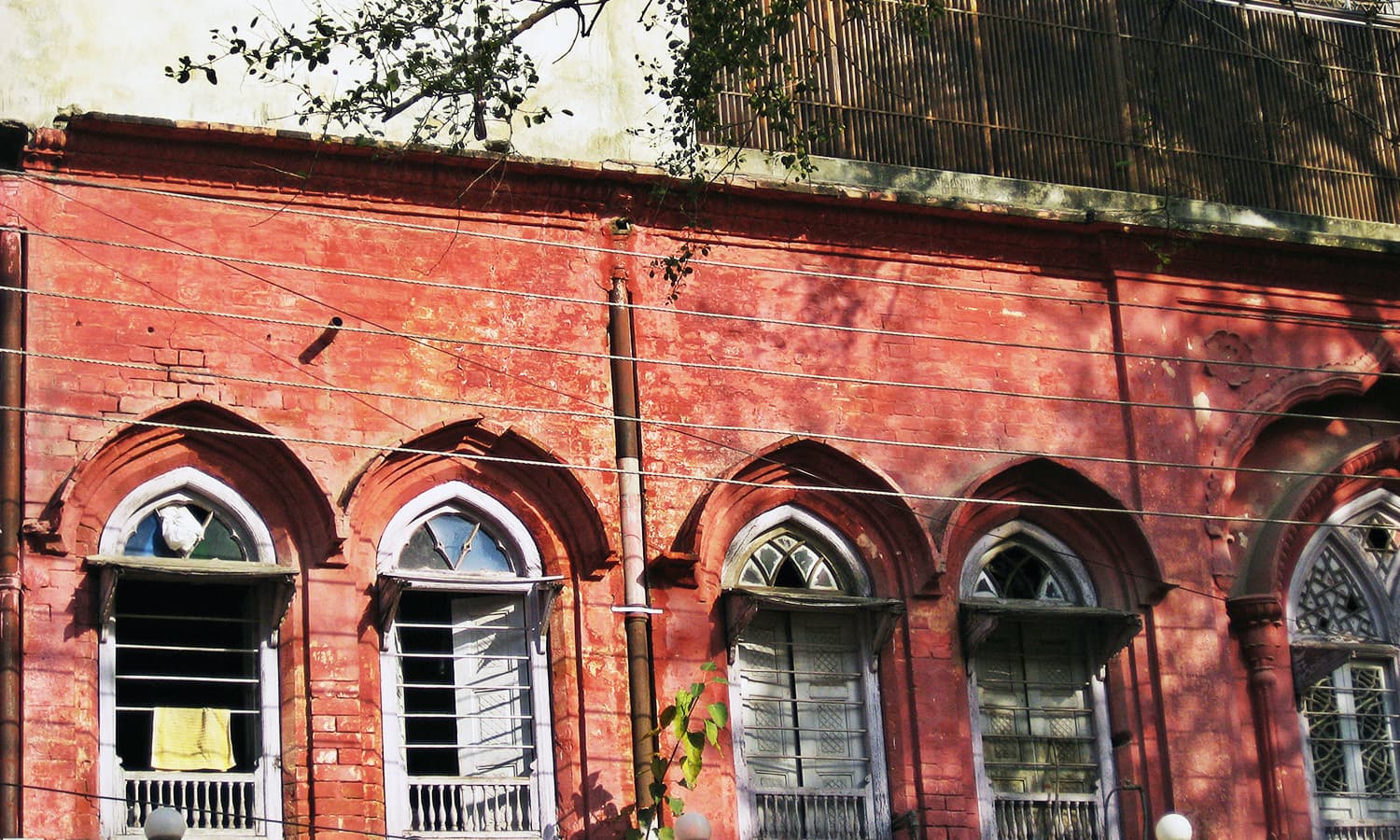 One of the colonial-style apartment windows I saw.