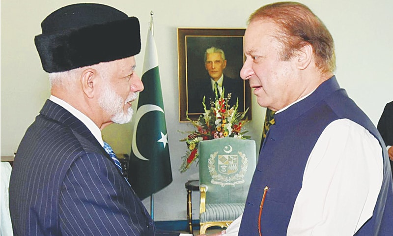 Prime Minister Nawaz Sharif welcomes Oman’s Foreign Minister Yousuf bin Alawi bin Abdullah on Monday.—Online Prime Minister Nawaz Sharif welcomes Oman’s Foreign Minister Yousuf bin Alawi bin Abdullah on Monday.—Online