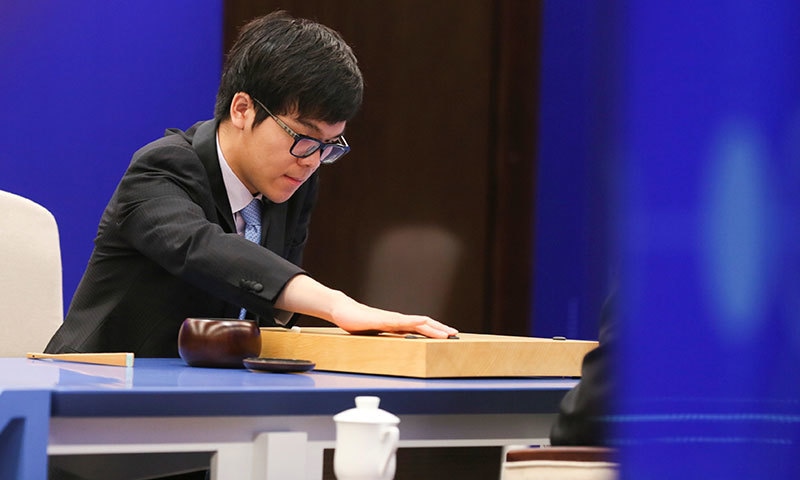 کمپیوٹر نے گو کھیل کے چیمپیئن کو شکست دی&mdash;فوٹو: رائٹرز