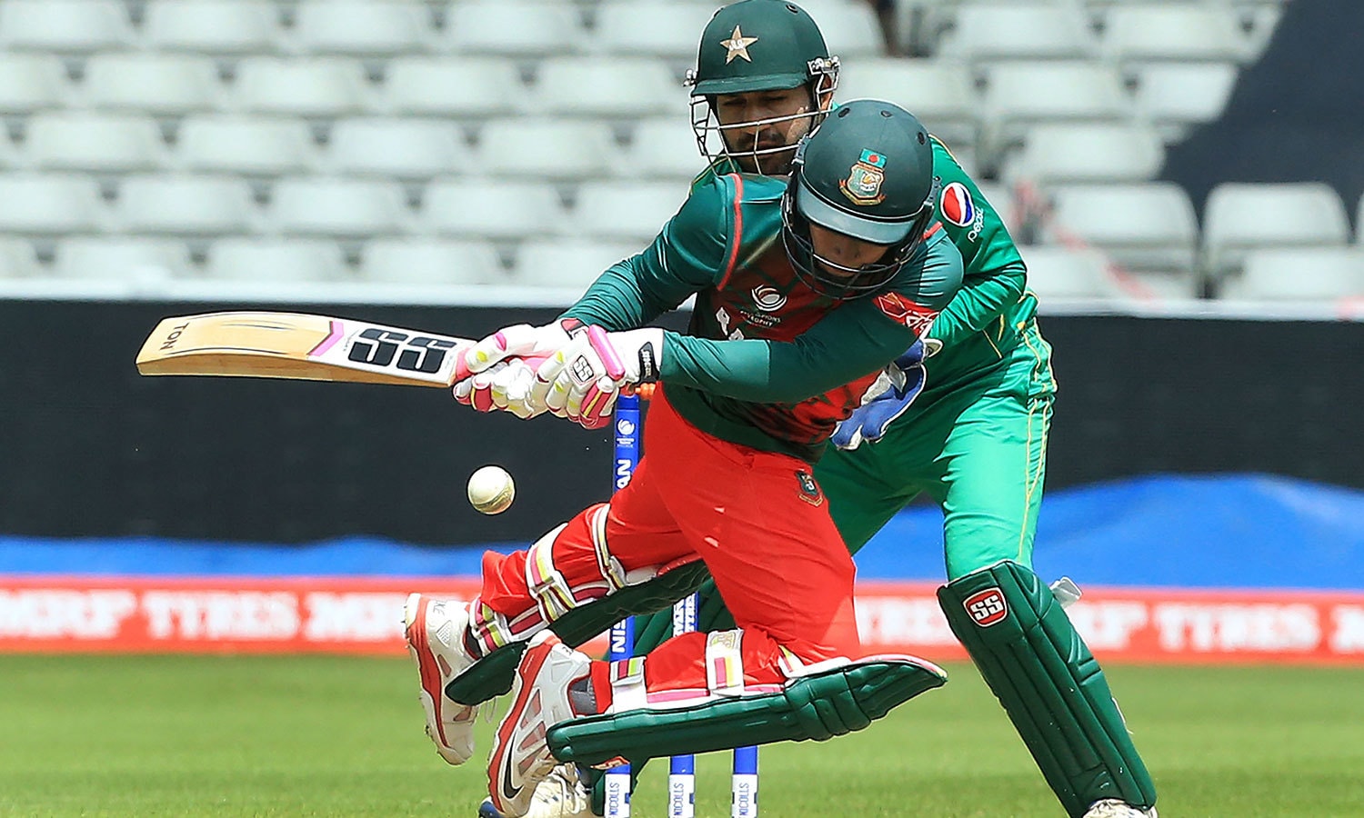بنگلہ دیشی کپتان 4 رنز کے فرق سے اپنی نصف سنچری مکمل نہ کرسکے&mdash;فوٹو: اے ایف پی