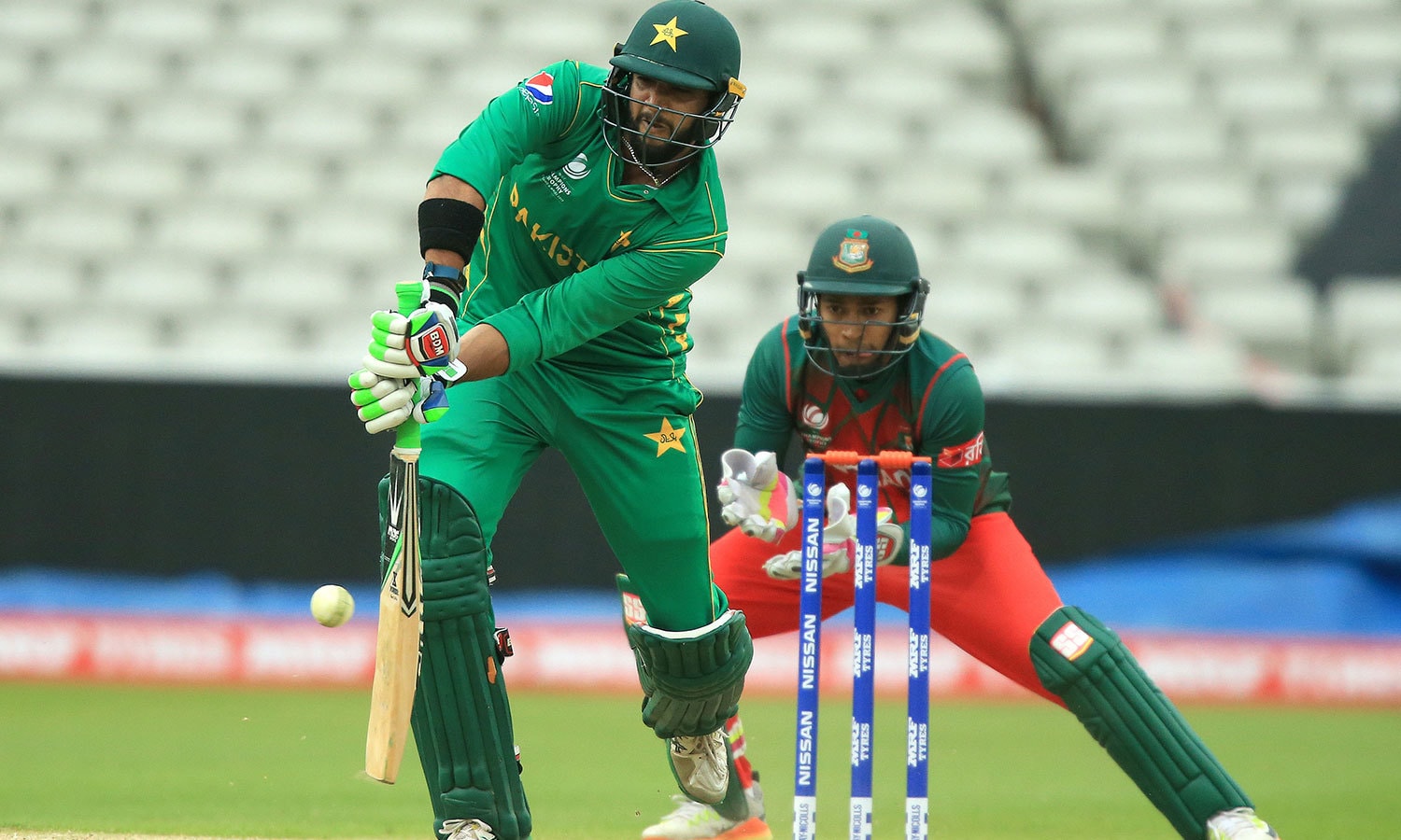 عماد وسیم 45 رنزبنانے میں کامیاب ہوئے&mdash;فوٹو: اے ایف پی