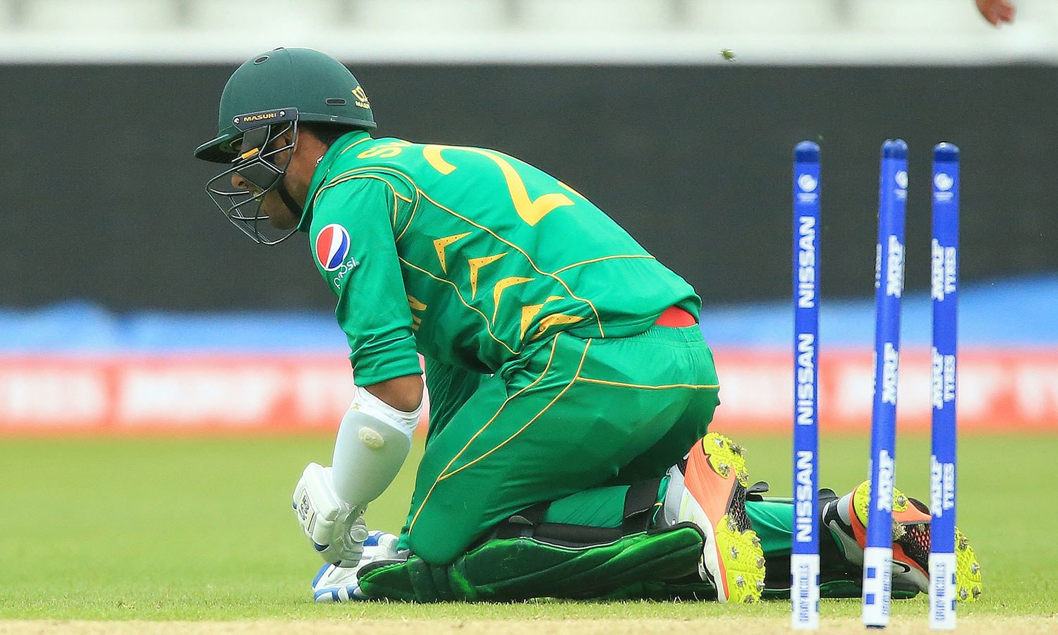 شاداب خان 7 رنز بنانے کے بعد رن آوٹ ہوئے&mdash;فوٹو: اے ایف پی