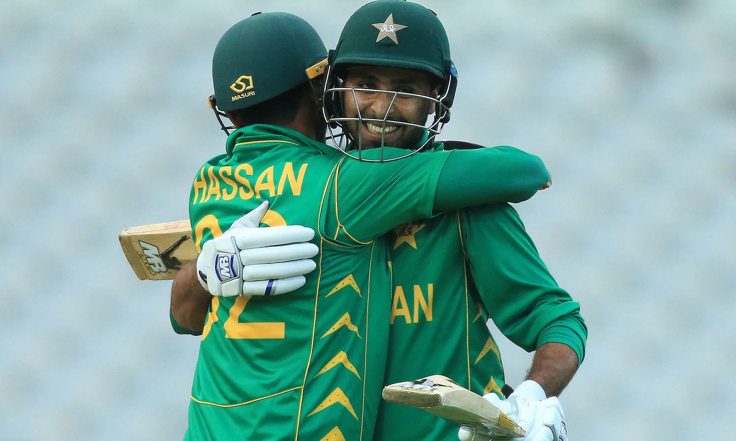 فہیم اشرف کے ناقابل شکست 64 رنز کی بدولت پاکستان نے میچ 2 وکٹوں سے جیت لیا&mdash;فوٹو: اے ایف پی
