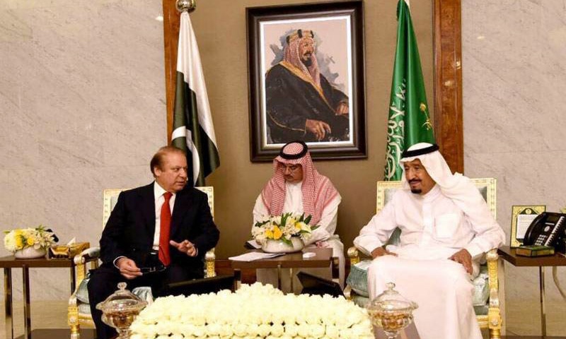 Prime Minister Nawaz Sharif meets with Saudi King Salman bin Abdul Aziz.─Radio Pakistan